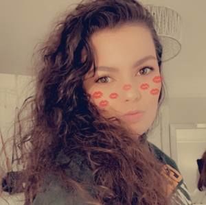 Meet your Posher, Emaly